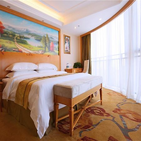 Vienna International Hotel Yantai Changjiang Road Xingyi Square Branch Екстериор снимка