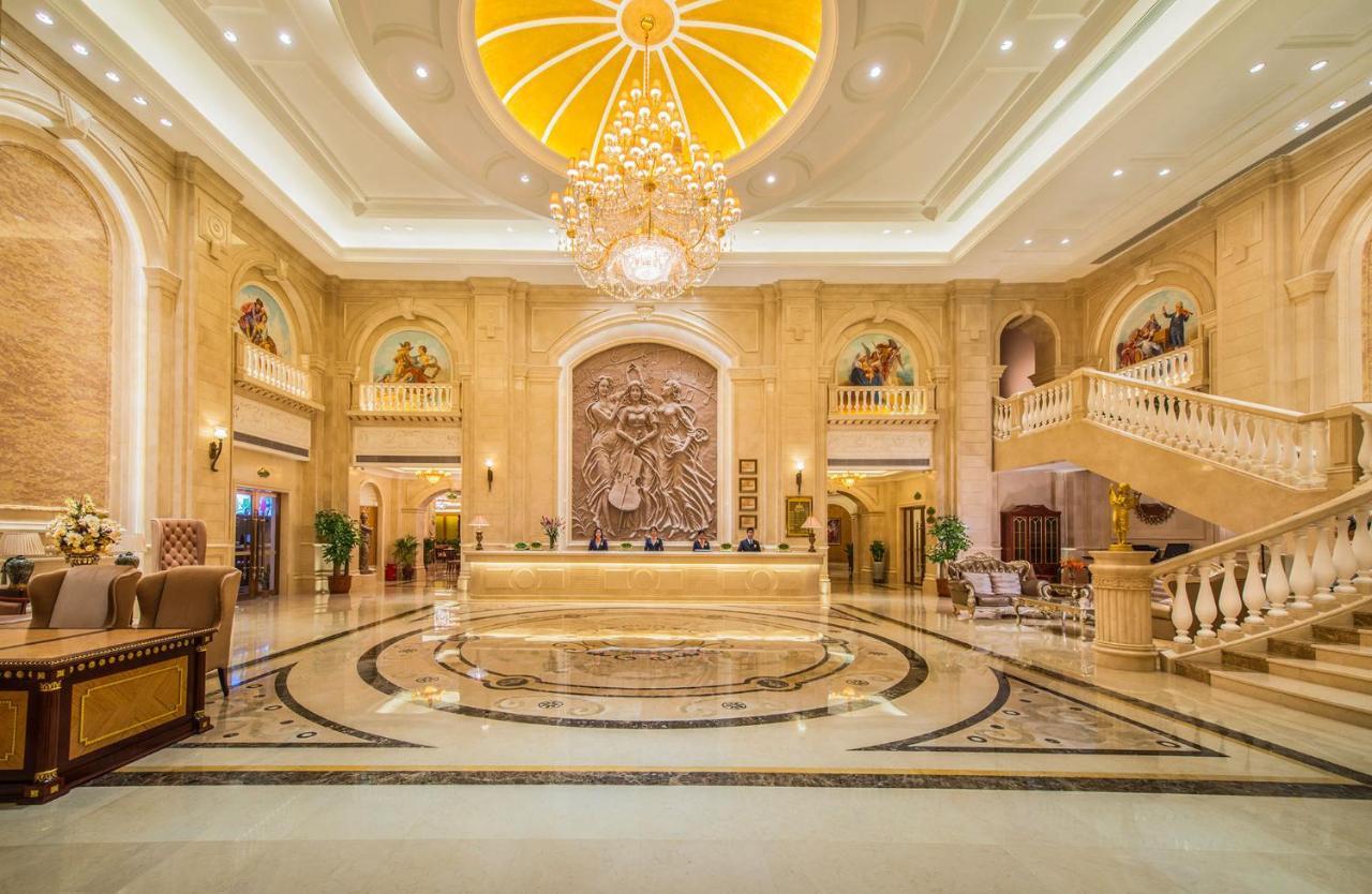Vienna International Hotel Yantai Changjiang Road Xingyi Square Branch Екстериор снимка