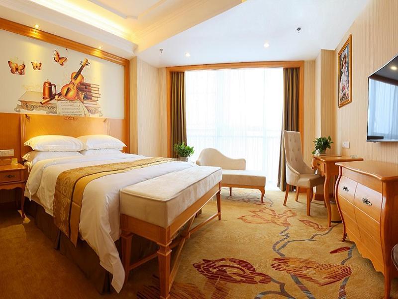 Vienna International Hotel Yantai Changjiang Road Xingyi Square Branch Екстериор снимка