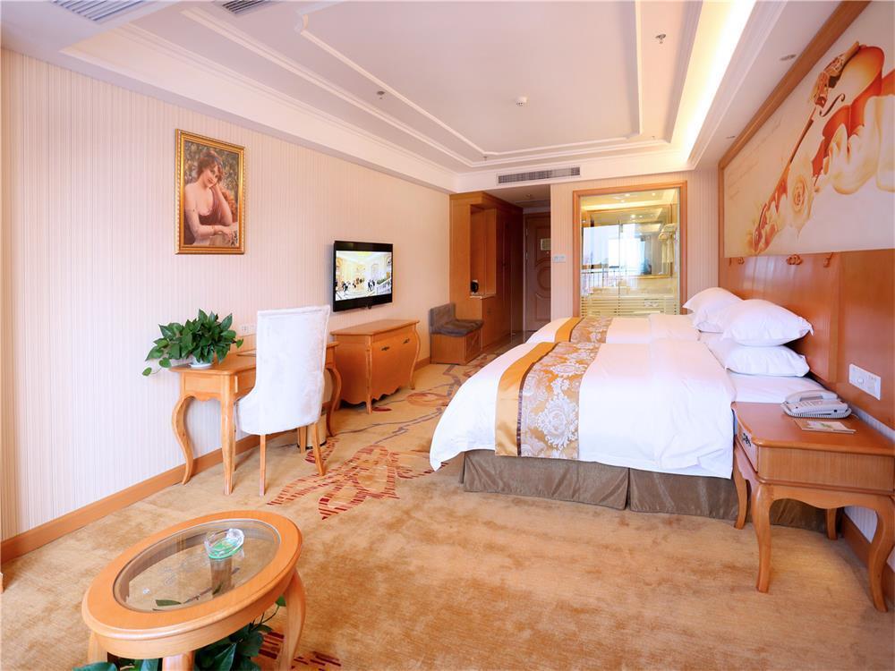 Vienna International Hotel Yantai Changjiang Road Xingyi Square Branch Екстериор снимка