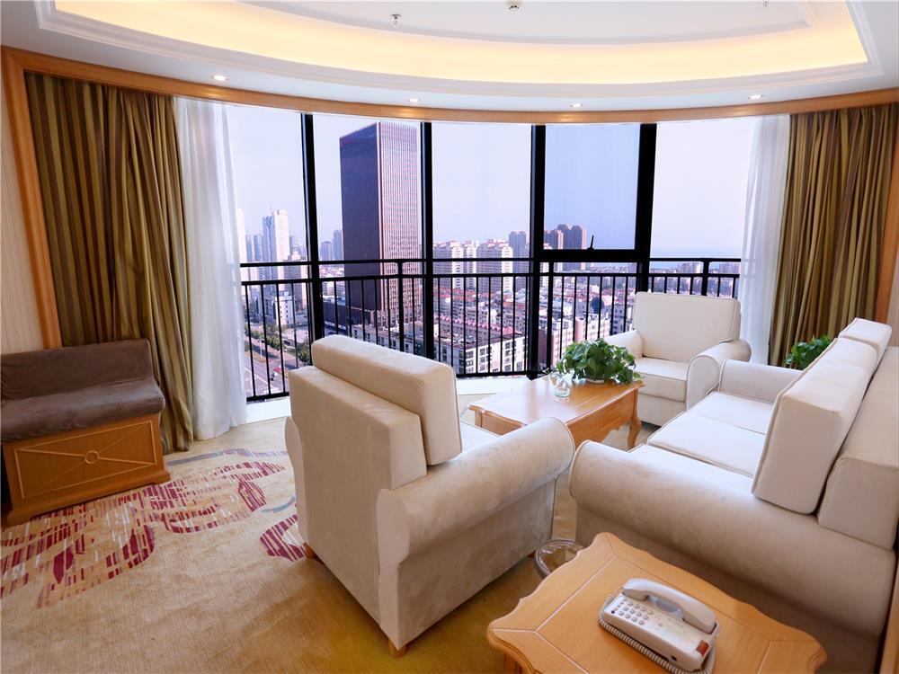 Vienna International Hotel Yantai Changjiang Road Xingyi Square Branch Екстериор снимка